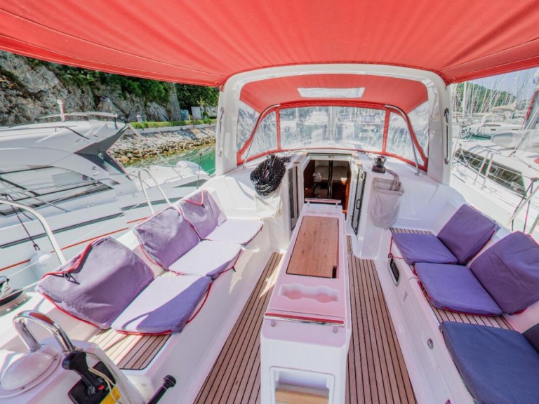 Boat rental Bénéteau Oceanis 38.1 in Komolac on Samboat