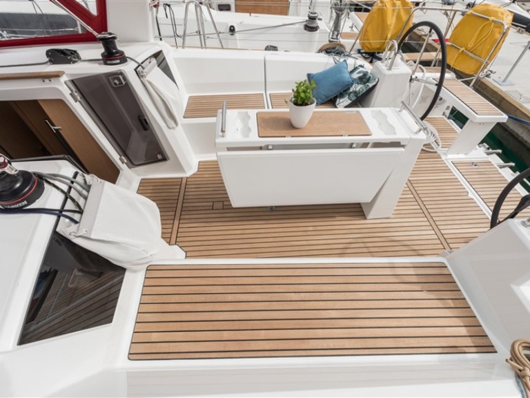 Yacht charter Split cheap Oceanis 38.1