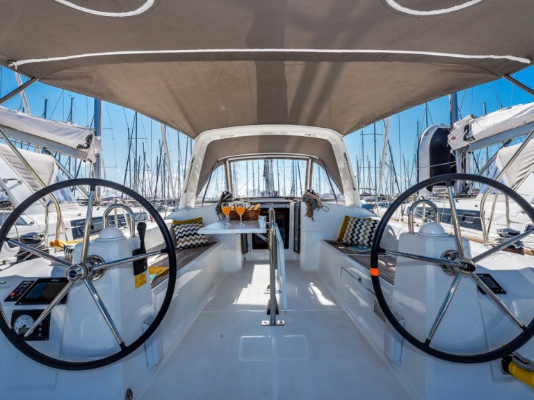 Sailboat rental with or without captain Bénéteau Pomer