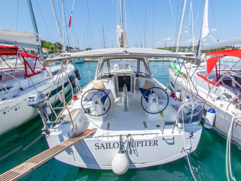 Sailboat for rent Pomer at the best price