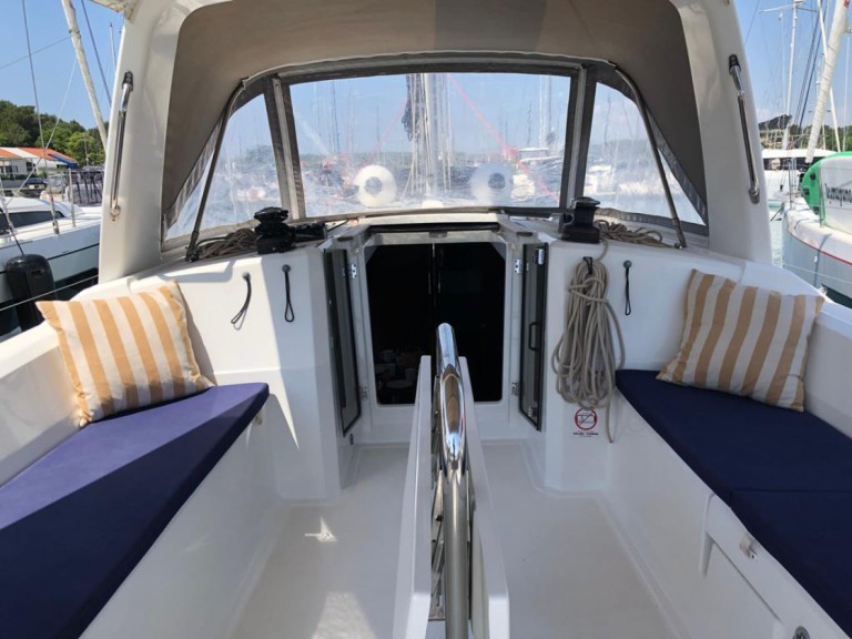 Bénéteau Oceanis 38.1 in Pomer on SamBoat