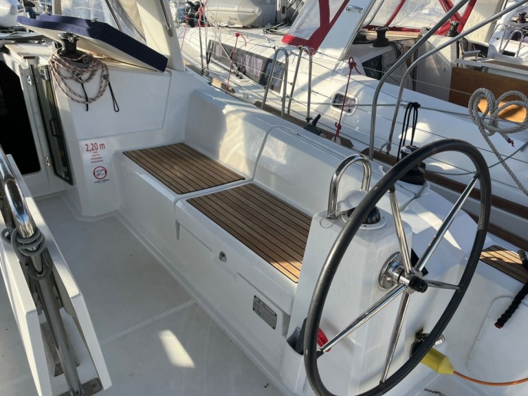 Sailboat rental in Split - Bénéteau Oceanis 38.1