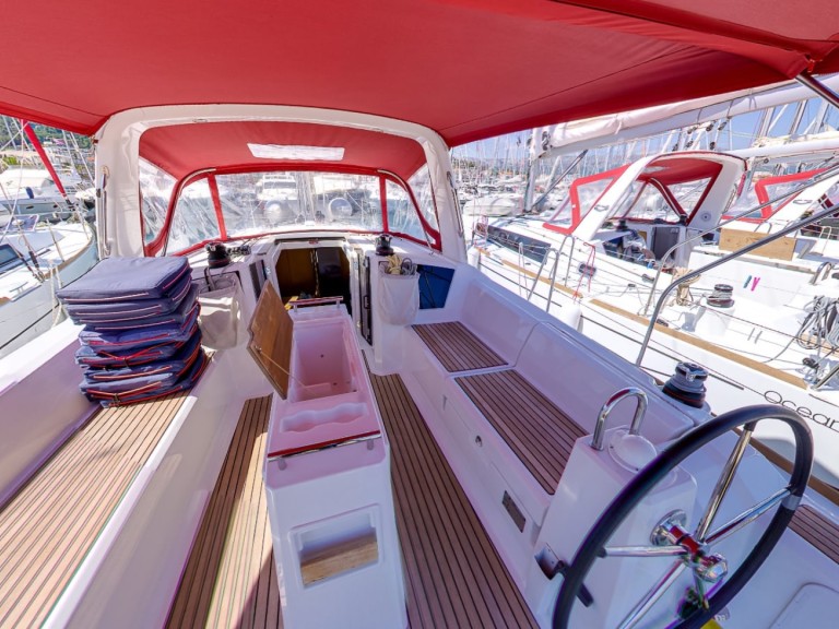 Boat rental Bénéteau Oceanis 38.1 in Komolac on Samboat