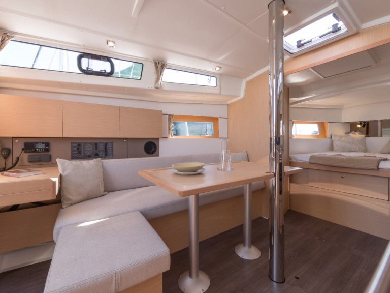 Bareboat Rental Sailboat Bénéteau with a boat licence