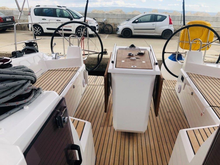 Sailboat rental in Split - Bénéteau Oceanis 40.1