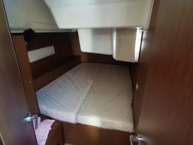 Sailboat rental in Pomer - Bénéteau Oceanis 40.1