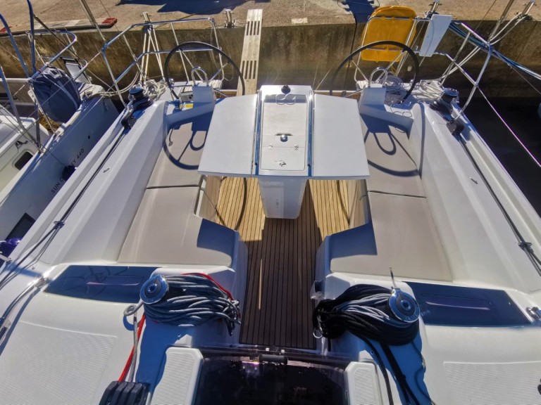Sailboat for rent Pomer at the best price