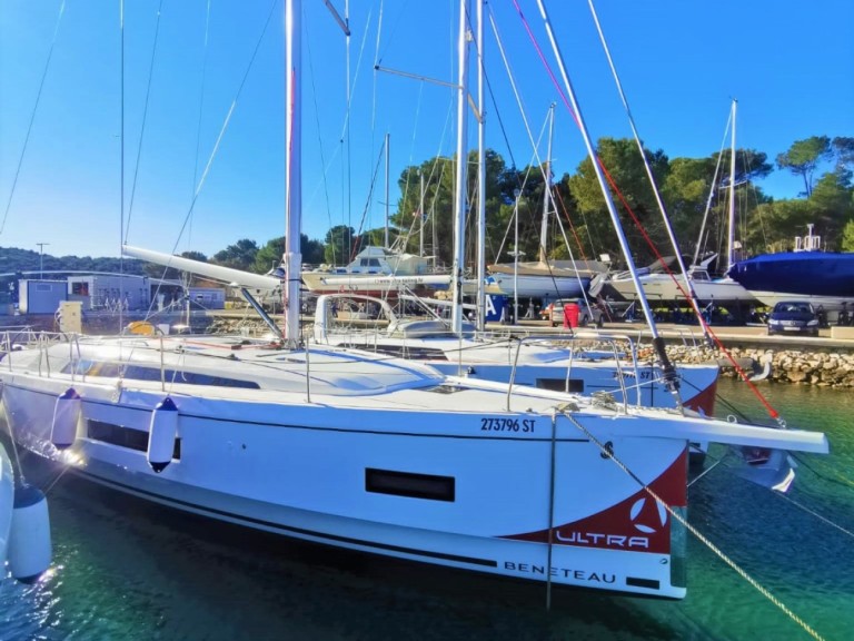 Bénéteau Oceanis 40.1 in Pomer on SamBoat
