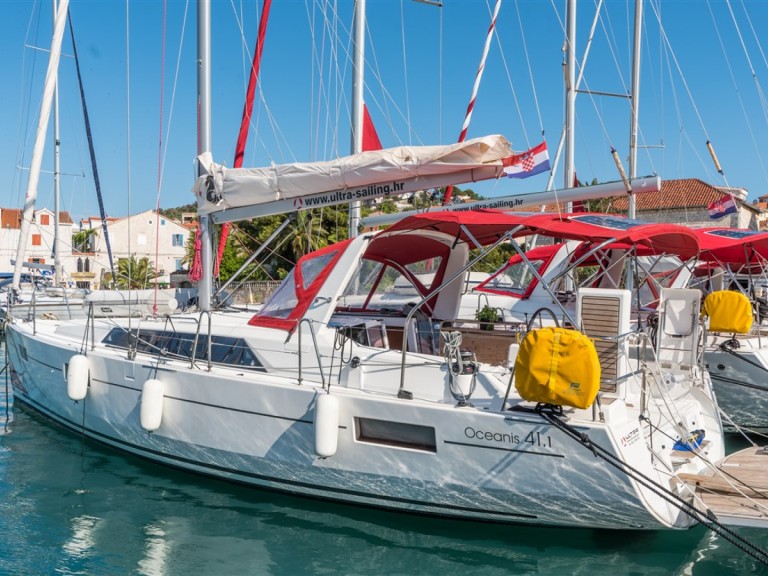 Boat rental Bénéteau Oceanis 41.1 in Split on Samboat