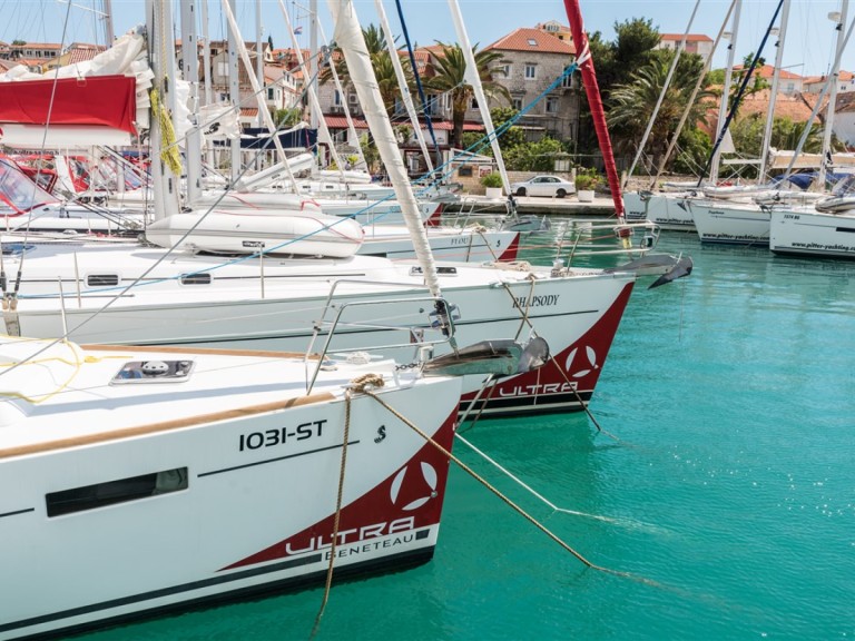 Bareboat Rental Sailboat Bénéteau with a boat licence