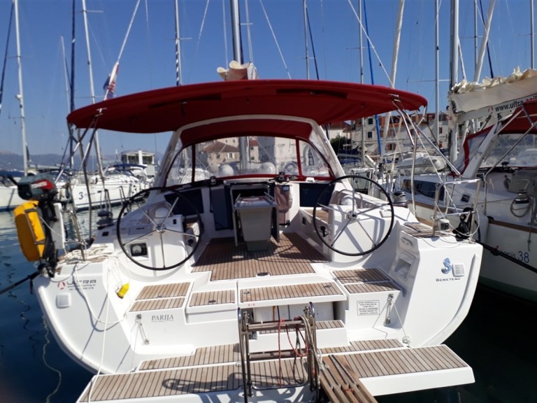 Boat rental Bénéteau Oceanis 45 in Split on Samboat