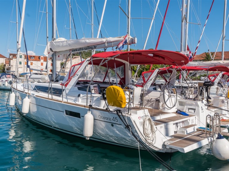 Boat rental Bénéteau Oceanis 45 in Split on Samboat