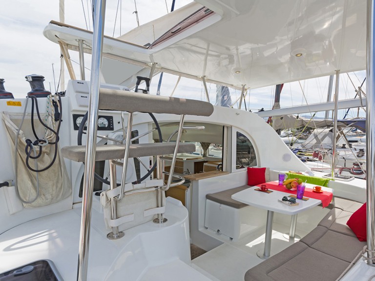 Catamaran rental in Alimos - Lagoon Lagoon 380 S2