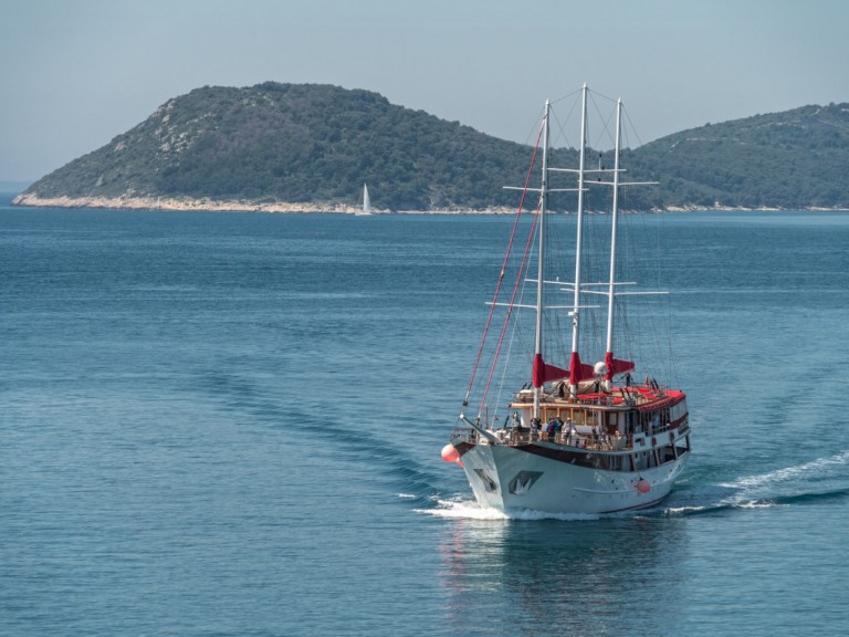 Sailboat rental in Split - Custom Made Barbara