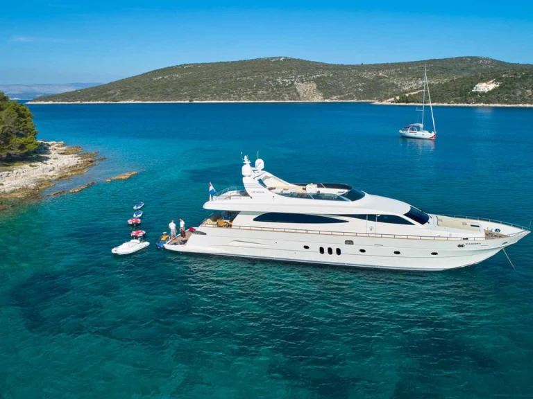 Bareboat Rental Luxury Yacht Canados International Srl. with a boat licence