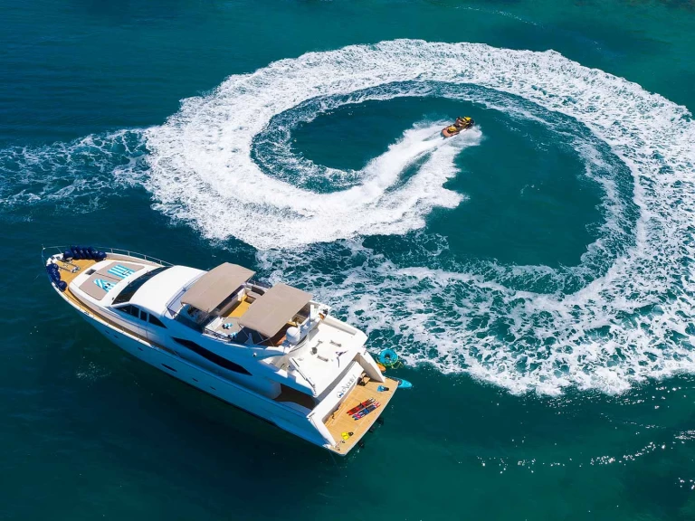 Boat rental Ferretti Ferretti Yachts 760 in Seget Donji on Samboat