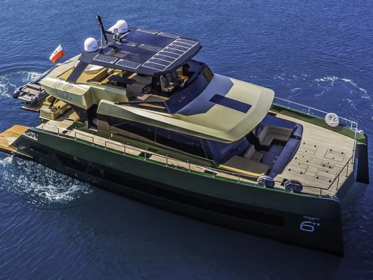 Bareboat Rental Luxury Yacht Moon Yacht with a boat licence