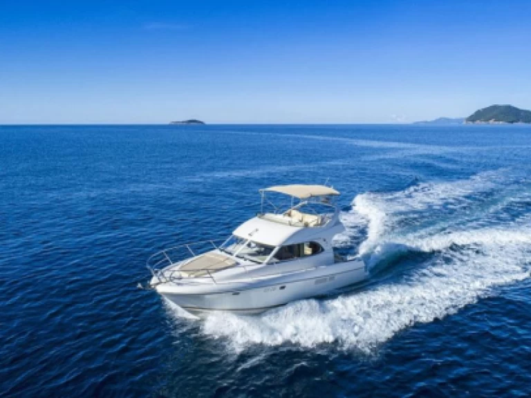 Luxury Yacht rental in Split - Jeanneau Prestige 36