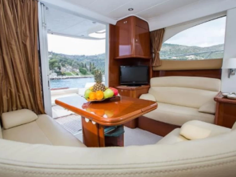 Boat rental Jeanneau Prestige 36 in Split on Samboat
