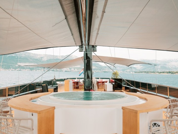 Sailboat for rent Krilo at the best price