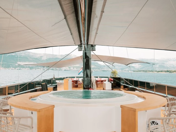 Sailboat for rent Krilo at the best price