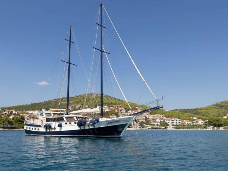 Sailboat for rent Split at the best price