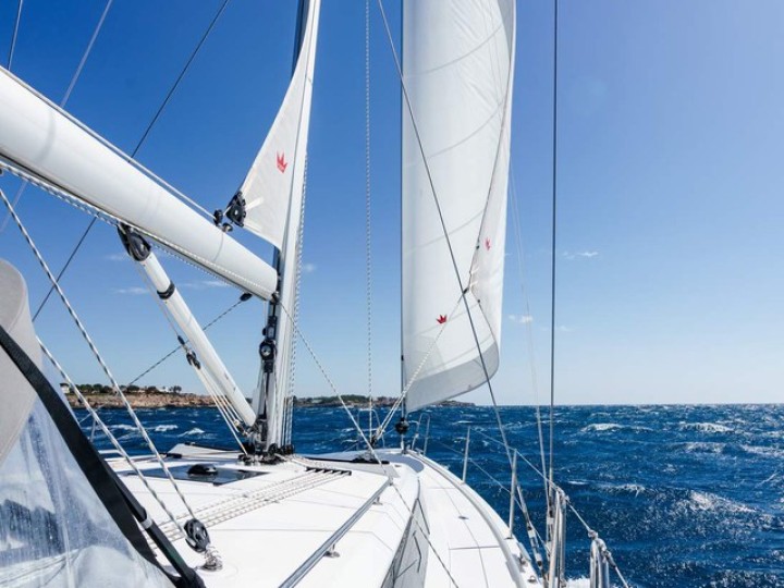 Boat rental Bavaria Bavaria C42 in Cala d'Or on Samboat