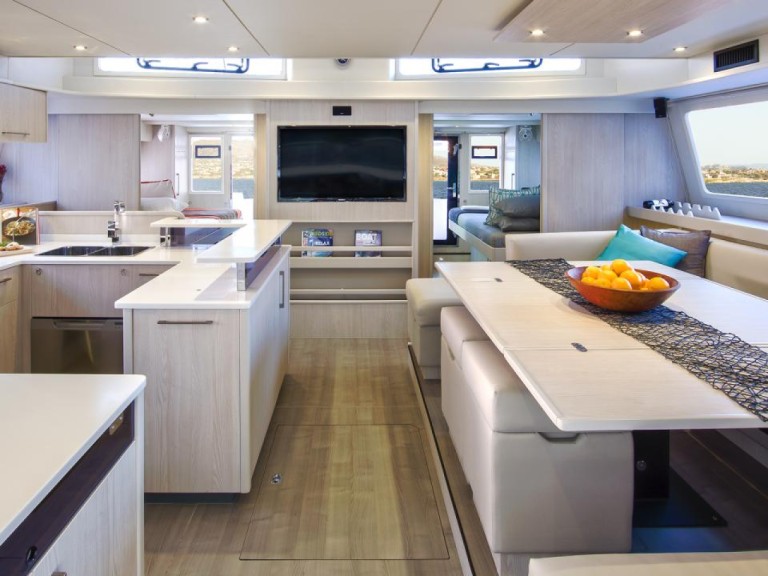 Rent a Leopard Leopard 58 Oyster Pond