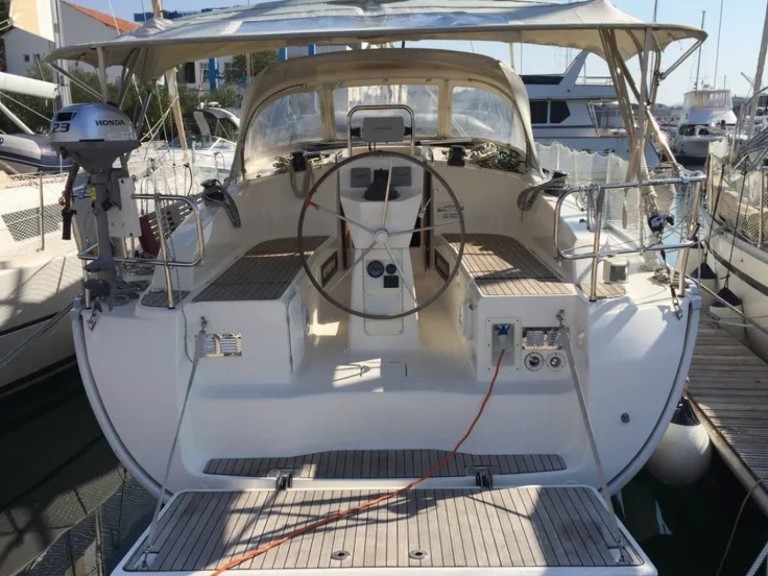 Rent a Bavaria Cruiser 36 Baška Voda