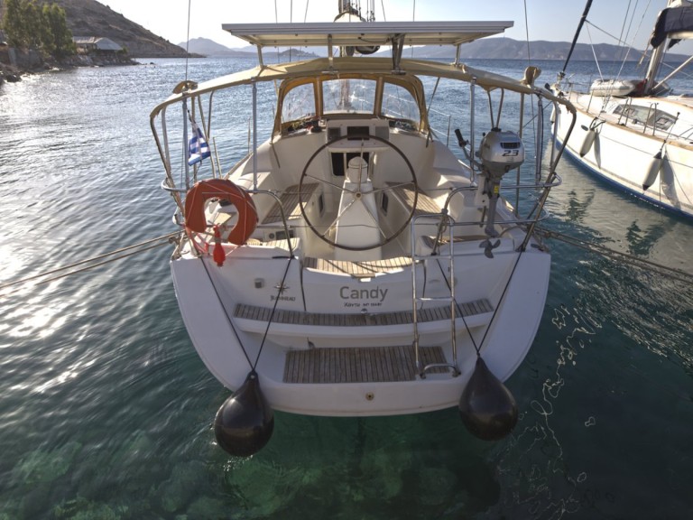 Sailboat for rent Páchi at the best price