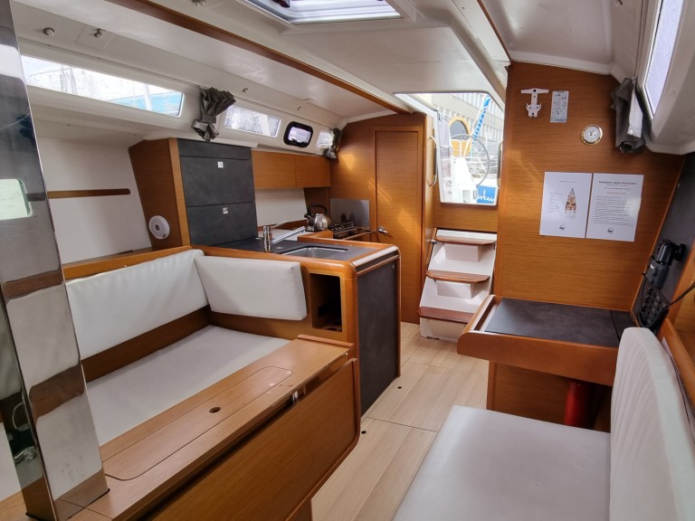 Yacht charter Gdańsk cheap Sun Odyssey 349