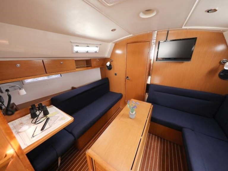 Rent a Bavaria Cruiser 36 Baška Voda