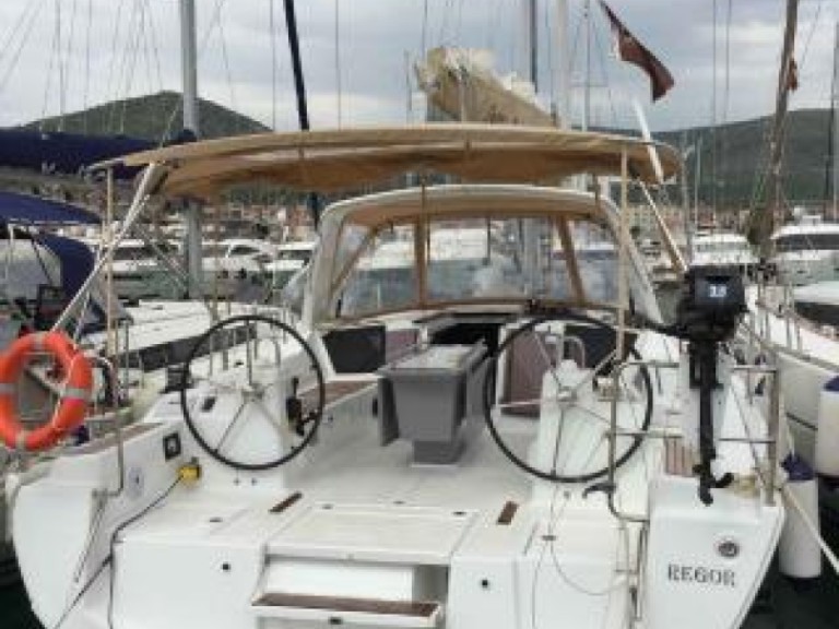 Bareboat Rental Sailboat Bénéteau with a boat licence