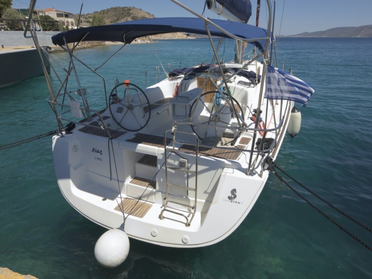 Rent a Bénéteau Oceanis 43 Páchi