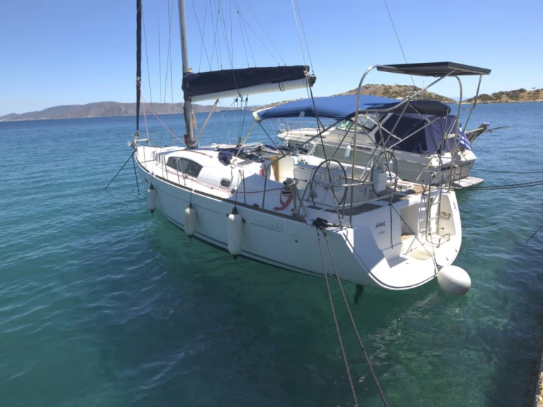 Sailboat rental in Páchi - Bénéteau Oceanis 43