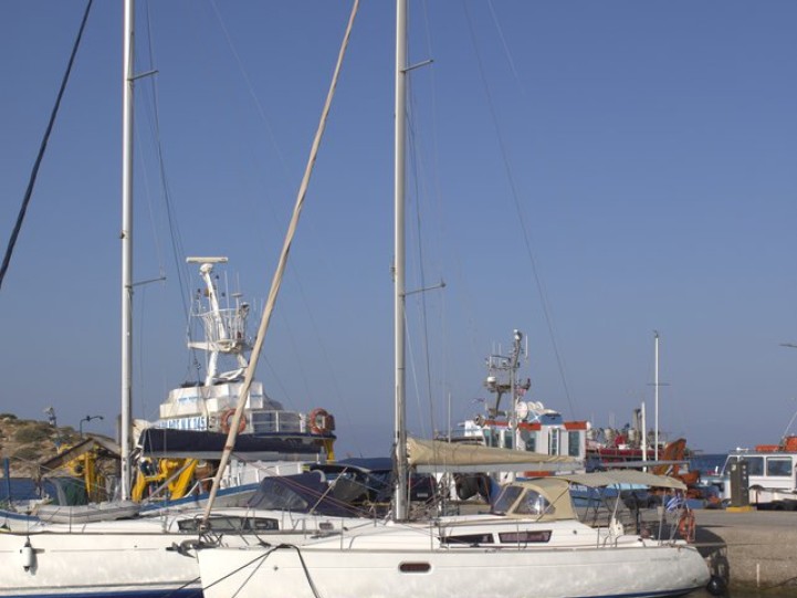 Sailboat rental in Páchi - Jeanneau Sun Odyssey 36i