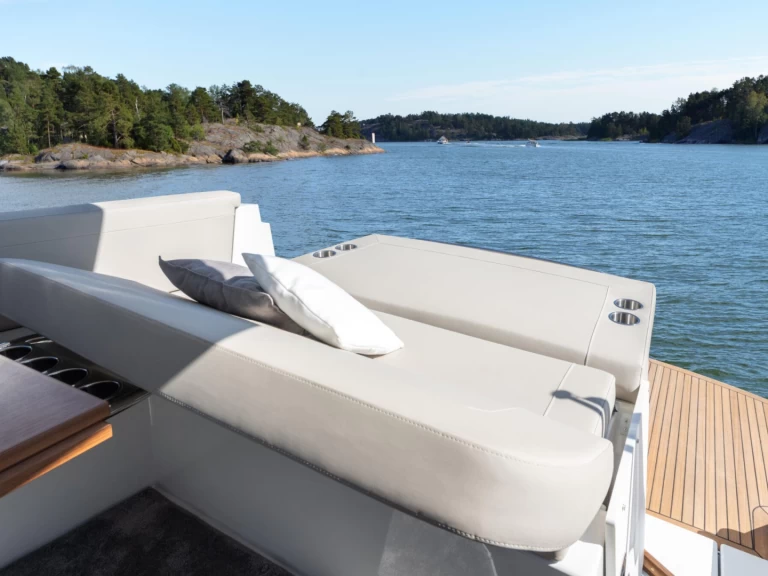 Bareboat Rental Motorboat Grandezza with a boat licence