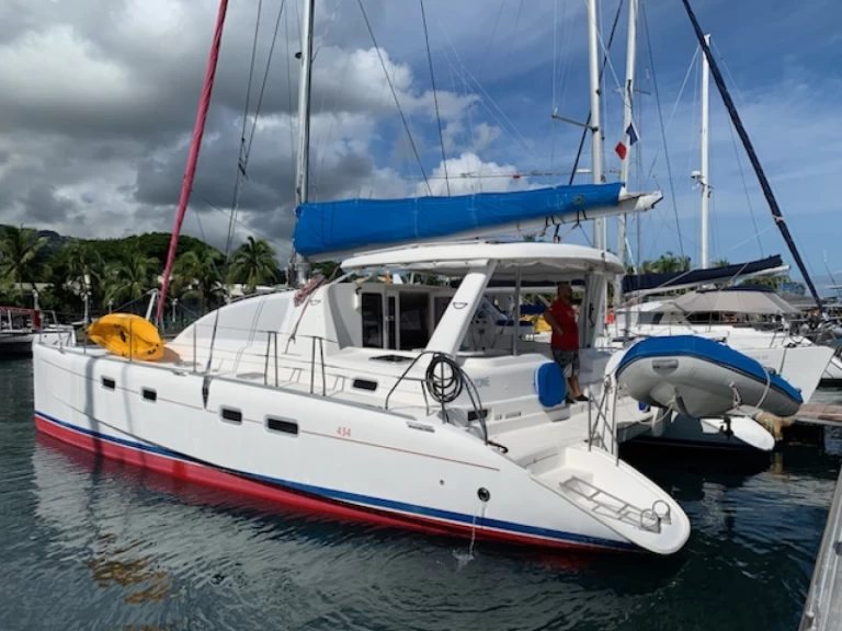 Catamaran for rent Papeete at the best price