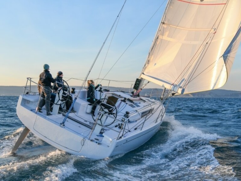 Sailboat rental with or without captain Bénéteau Izola