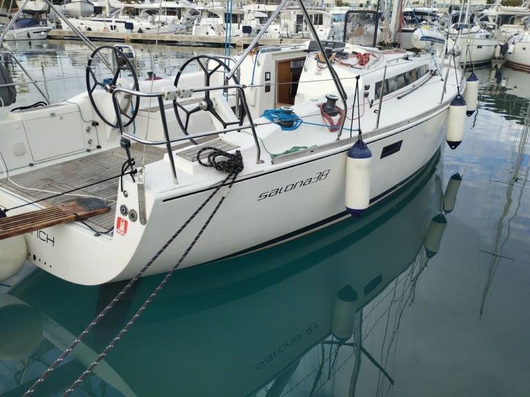 Bareboat Rental Sailboat Salona with a boat licence