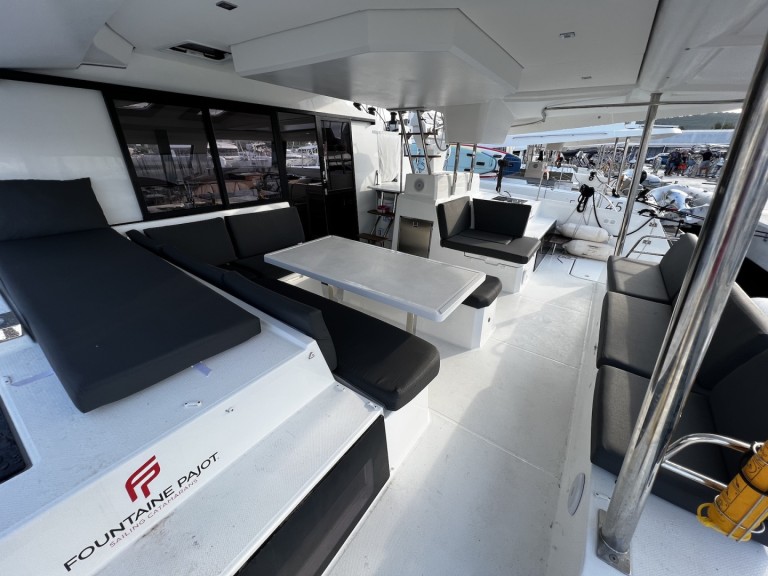 Catamaran rental with or without captain Fountaine Pajot Sukošan
