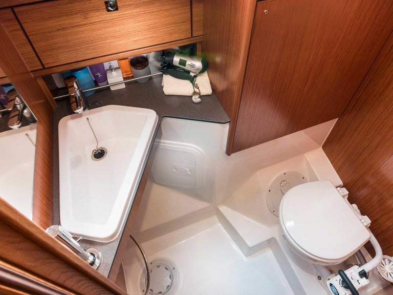 Yacht charter Izola cheap Cruiser 34