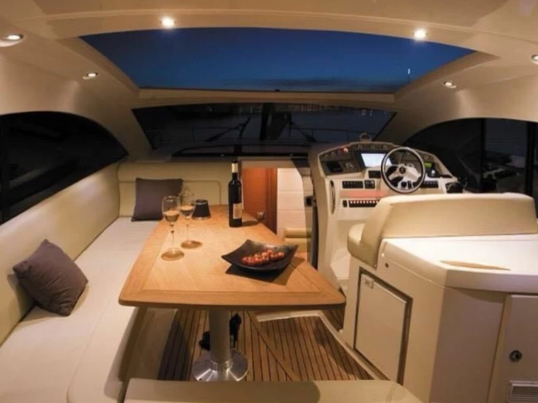 Boat rental Prestige Prestige 42 in Cagliari on Samboat