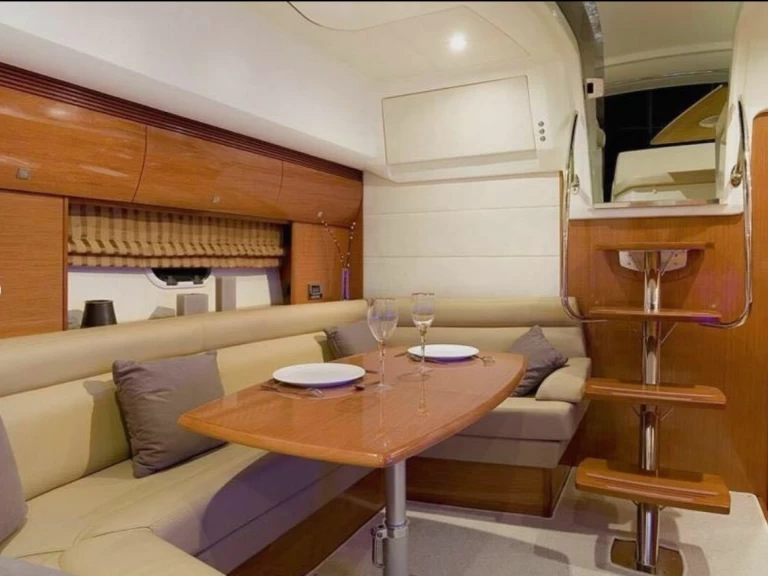 Bareboat Rental Motorboat Prestige with a boat licence