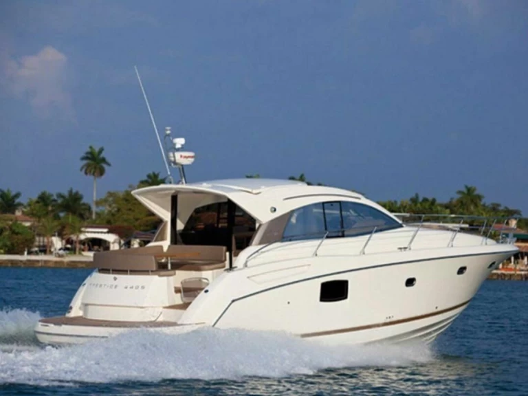 Motorboat for rent Cagliari at the best price
