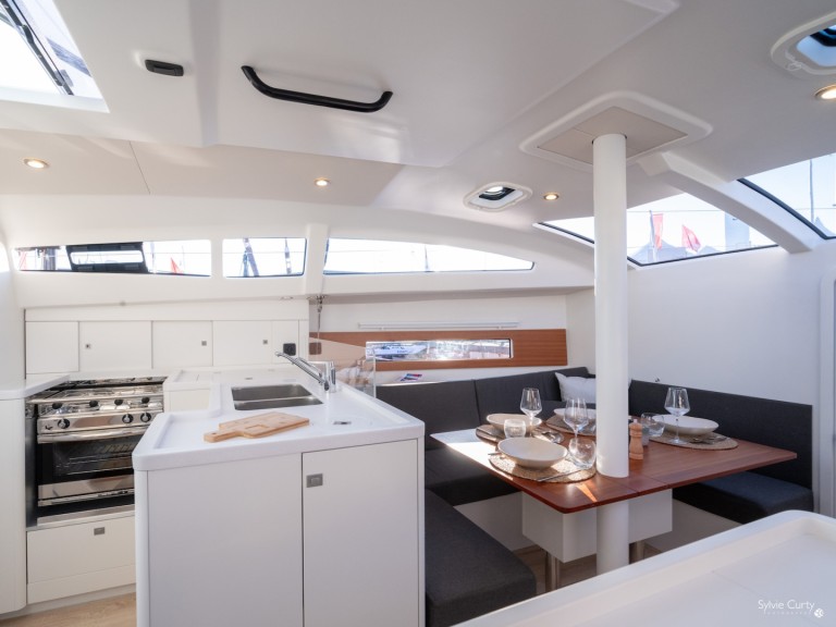 Rent a RM RM 1080 La Rochelle