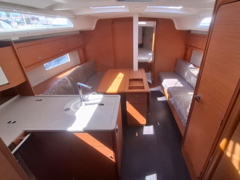 Sailboat for rent Furnari at the best price