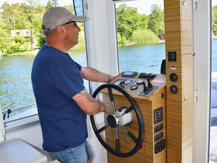 Houseboat for rent Waren (Müritz) at the best price