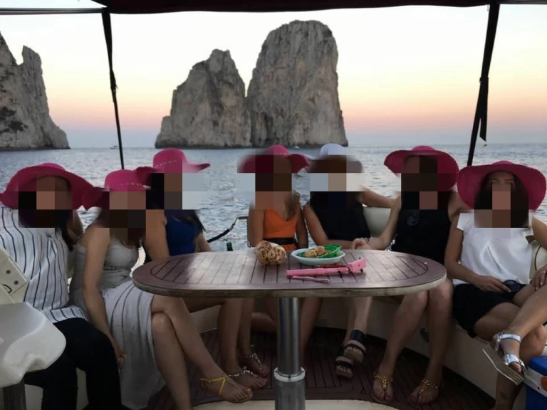 Yacht charter Naples cheap Gozzo napoletano veloce 