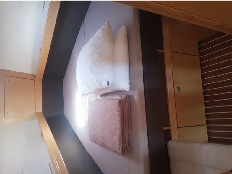 Sailboat for rent Sami at the best price